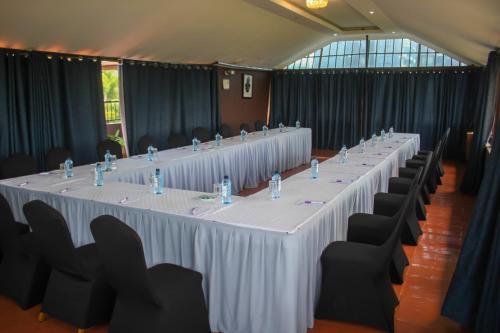 Zona business o sala de conferencias en 67 Airport Hotel Nairobi