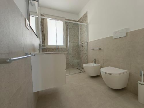 a bathroom with a toilet and a sink and a shower at A Casa di Monica in San Giovanni Rotondo