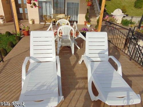 Un balcón o terraza en Villa Novak