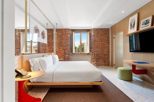Un ou plusieurs lits dans un hébergement de l'établissement Hotel Milu Milano