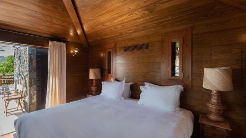 Cama o camas de una habitación en Unique Villa Offering Vast Spaces