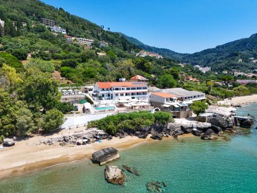 Kostas Beachfront Suite