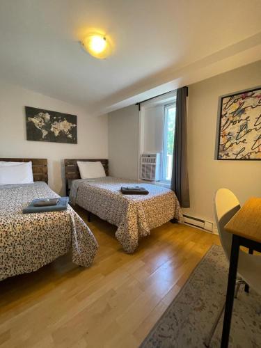 Katil atau katil-katil dalam bilik di FREE PARKING - Full APARTMENT - 5 min walk to METRO - CENTRAL LOCATION