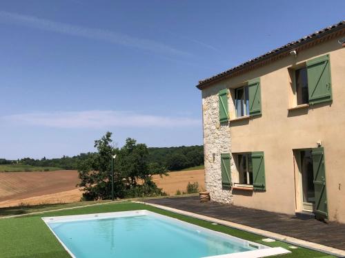 Piscina a Villa Larrouy o a prop
