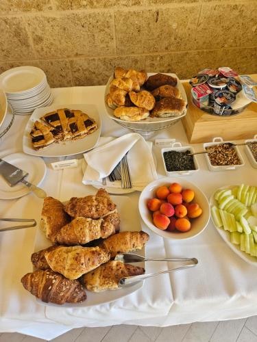 a table topped with lots of different types of food at Secolario Masseria del Viverbene in Palmariggi
