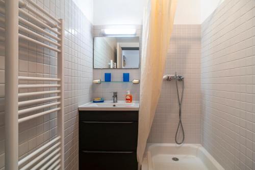 Koupelna v ubytování Cap Trinité - Studio avec parking proche port