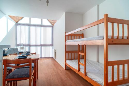 Postel nebo postele na pokoji v ubytování Cap Trinité - Studio avec parking proche port