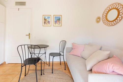 Exceptional 1-Bedroom Apartment 300m from Garoupe Beach Cap d’Antibes
