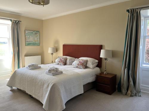 Ένα ή περισσότερα κρεβάτια σε δωμάτιο στο Vicarsford Farmhouse
