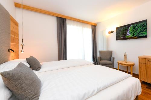 Una cama o camas en una habitación de Bepy Hotel Garni