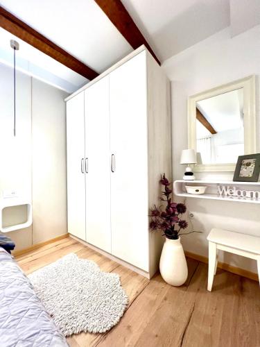 Charming Seaside Apartment