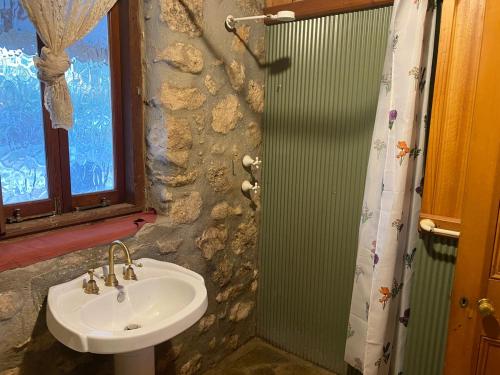 Ένα μπάνιο στο Broken Gum Country Retreat