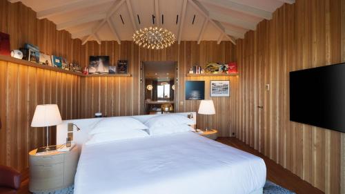 Una cama o camas en una habitación de Exclusive Villa in a Privileged Place