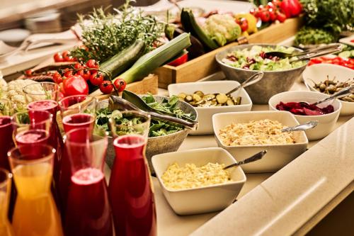 Makanan di atau berdekatan hotel