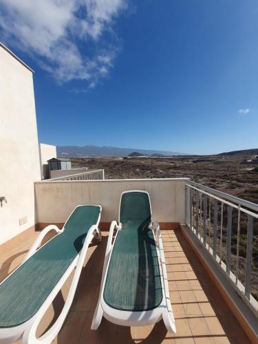 Alquilaencanarias-Medano Los Martines beachfront A