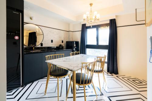 a kitchen and dining room with a table and chairs at Hotel Ippda Wonju in Wonju