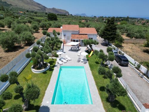 an aerial view of a villa with a swimming pool at Villa GioEle - Pool & Relax in Mandra Capreria
