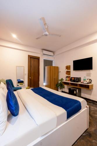 TV a/nebo společenská místnost v ubytování Hotel Noida Business Suites