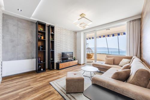 Tropicana Apartment Free Parking by PikHost