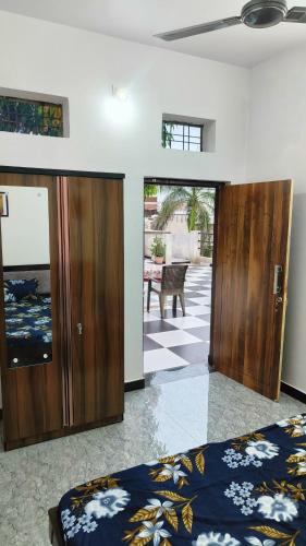 Ένα ή περισσότερα κρεβάτια σε δωμάτιο στο jiggy's home stay