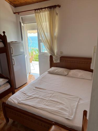 a bedroom with a bed and a sliding glass door at White Marine Hotel in Qeparo