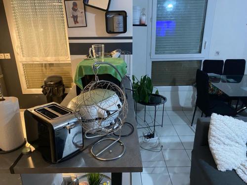 TV a/nebo společenská místnost v ubytování Kimi