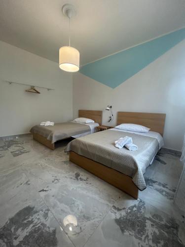 Una cama o camas en una habitación de DooR48