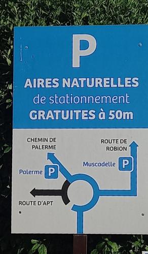 a sign for aindersmetalls de structification certificates at Le Petit Studio - 15 m2 - Centre Ville - Sorgue à 50 m in LʼIsle-sur-la-Sorgue