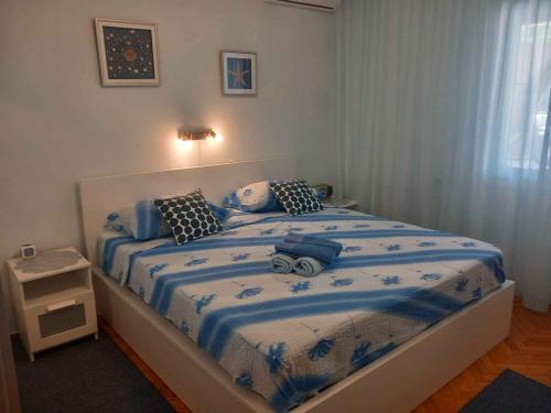 Giường trong phòng chung tại Holiday home in Slatine - Insel Ciovo 6128