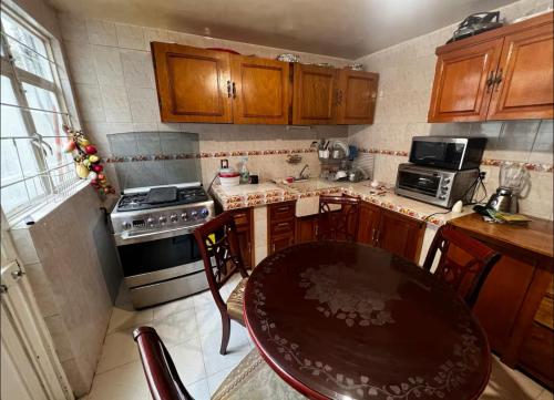 Kuchyň nebo kuchyňský kout v ubytování Casa céntrica con todos los servicios cerca del centro