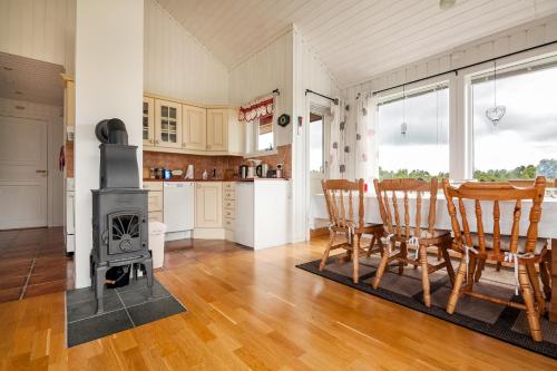 ครัวหรือมุมครัวของ Private cabin by the sea, Lofoten