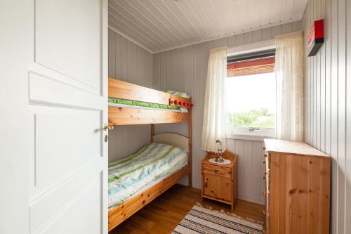 เตียงในห้องที่ Private cabin by the sea, Lofoten
