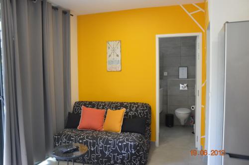 Χώρος καθιστικού στο N10 Maison T2 climatisé avec jacuzzi privé