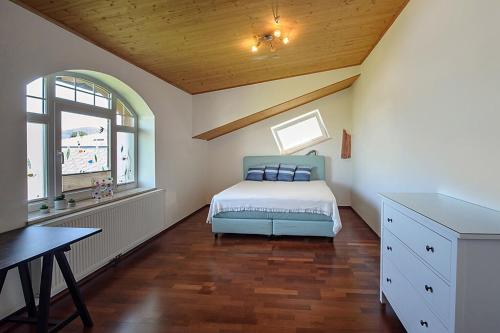 Luxury loft near the lake, university