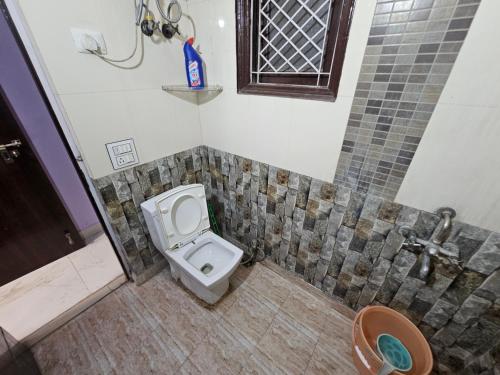 a bathroom with a toilet and a shower at GAUTAM NAGAR HOMESTAY NEAR AIIMS Hospital in New Delhi