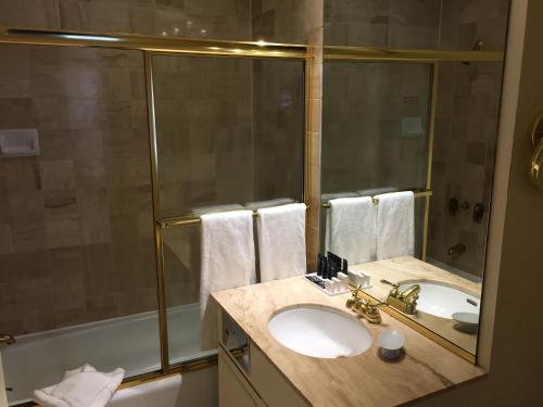 Kensington Park Hotel Image