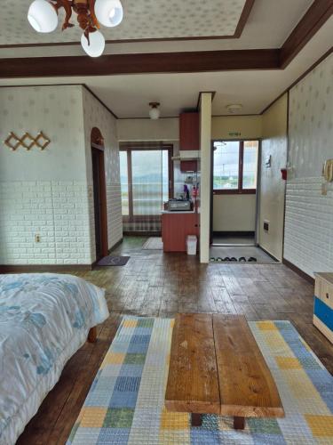 Postel nebo postele na pokoji v ubytování Jun House