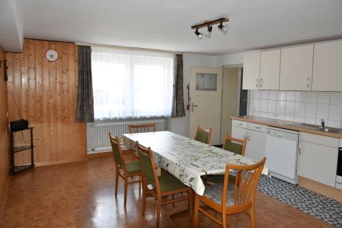 Η κουζίνα ή μικρή κουζίνα στο Ferienwohnung Hall