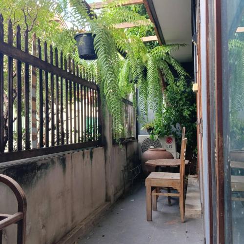 Balkoni atau teres di Baan Jiam บ้านยายเจียม