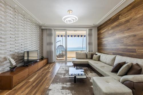 Skyline Apartment Free Parking by PikHost