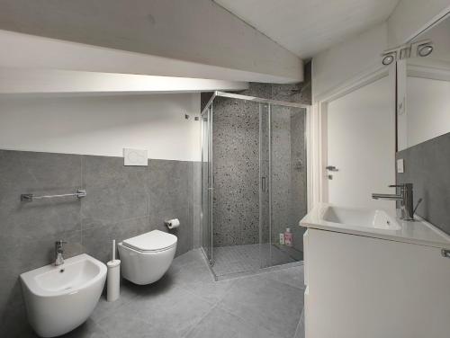 a bathroom with a toilet and a shower and a sink at A Casa di Monica in San Giovanni Rotondo