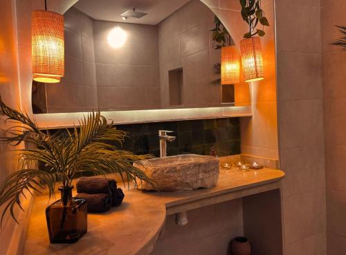 Ένα μπάνιο στο Appartement Luxueux à Guéliz