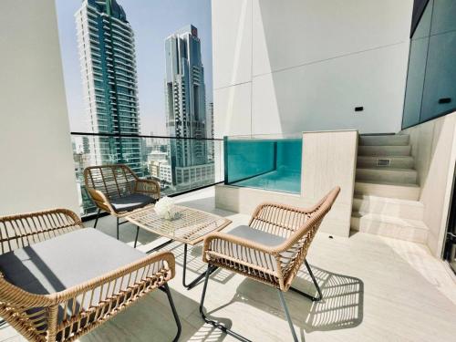 Elevated 2br Elegance Dip Pool, Parking And Gym!