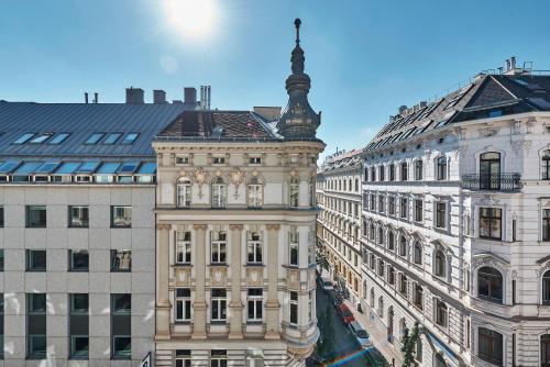 a group of buildings in a city at 6 rooms in Vienna