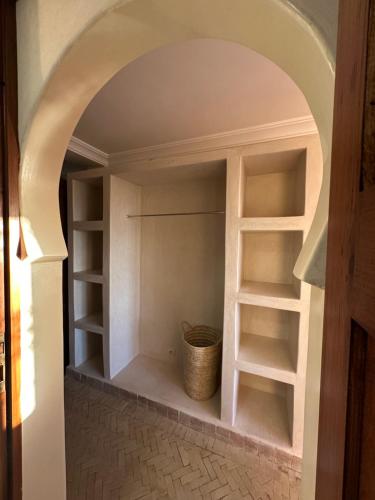 a walk in closet with an archway in a room at Villa Sakina Essaouira in Ounagha
