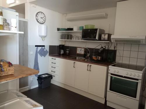Kuchyň nebo kuchyňský kout v ubytování Golden Spa Hotell