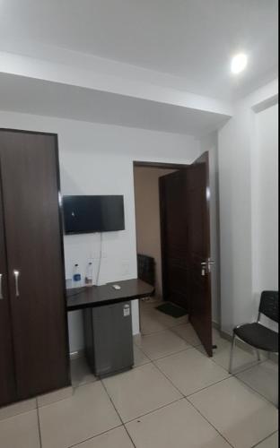 an office with a desk and a chair in a room at Hotel Springbok in Gurgaon