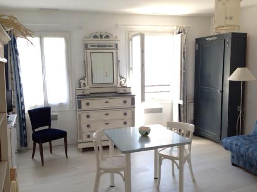 Joli studio lumineux- LA ROCHELLE - Port historique
