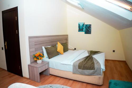 Postel nebo postele na pokoji v ubytování Nemi Boutique Hotel