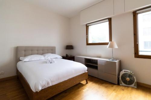 2-Person Apartment Near Beaugrenelle - III